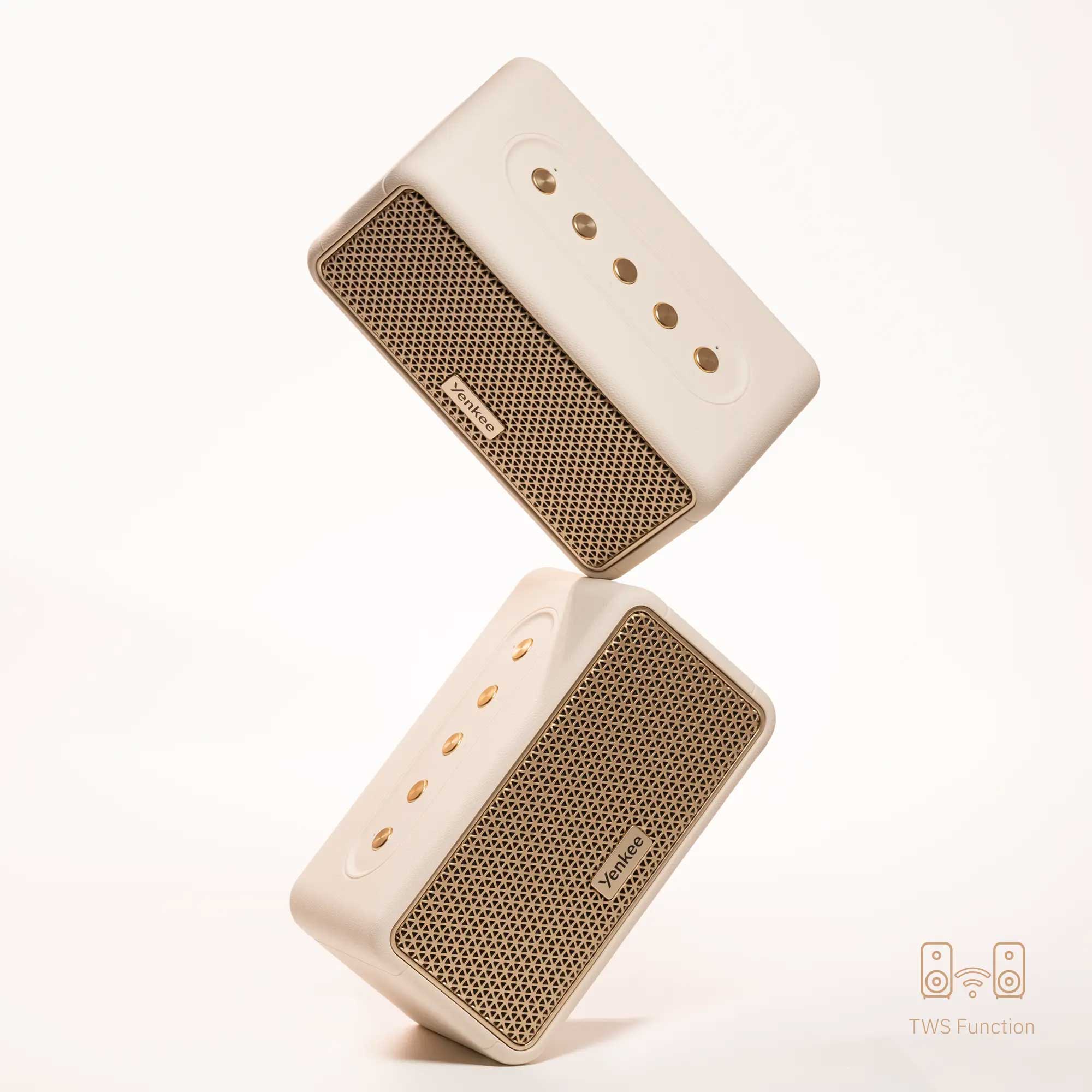 <strong>Dźwięk przestrzenny ze stereo efektem</strong>